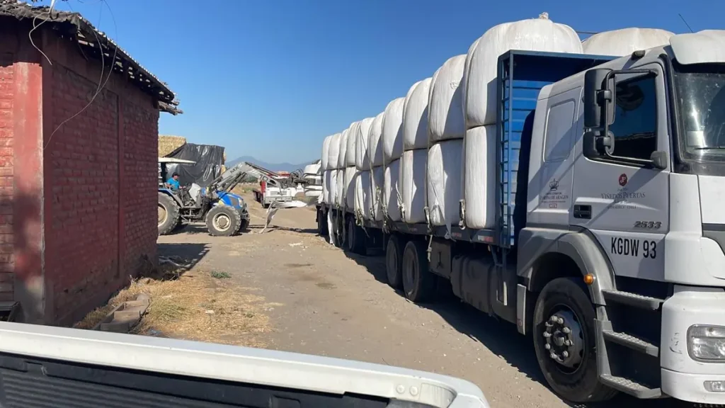 Camión con carga envuelta